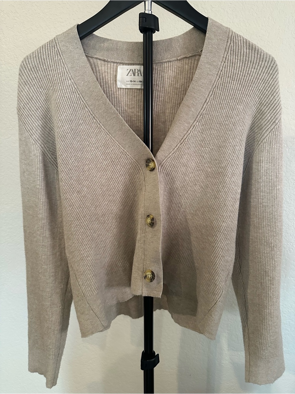 Zara Kids Beige Ribbed V-Neck Button Cardigan, size 13/14